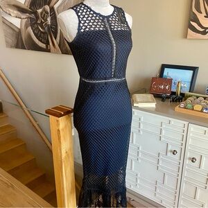 ROMEO & JULIET COUTURE—Elegant Black & Navy Mesh Dress… STUNNING 🤩